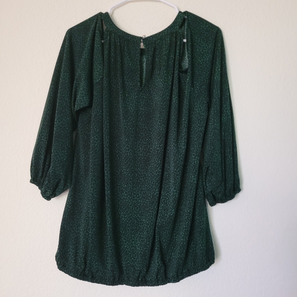 Michael Kors Plus Size Cold-Shoulder Green Top - Picture 4 of 12